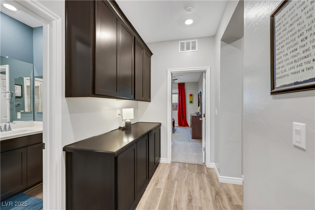 Las Vegas, Nevada 89166, United States, 4 Bedrooms Bedrooms, ,4 BathroomsBathrooms,Residential,Pending,81467