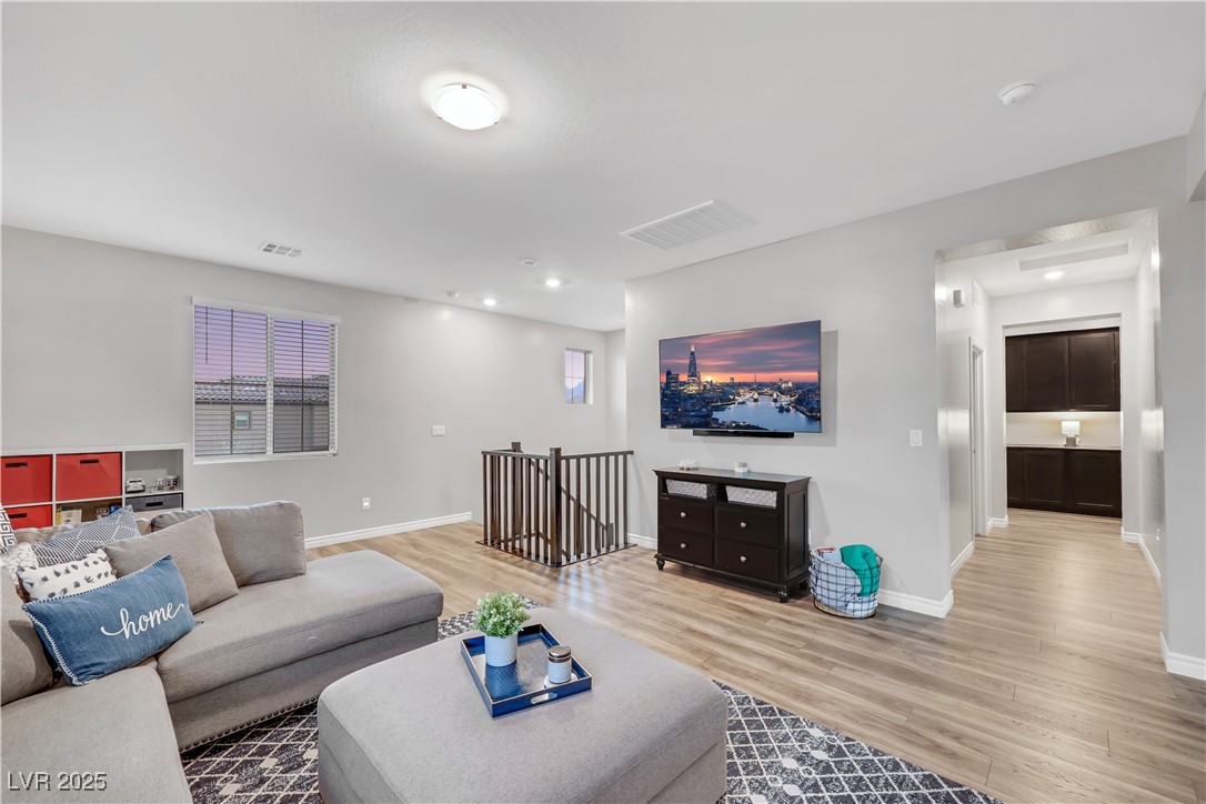 Las Vegas, Nevada 89166, United States, 4 Bedrooms Bedrooms, ,4 BathroomsBathrooms,Residential,Pending,81467