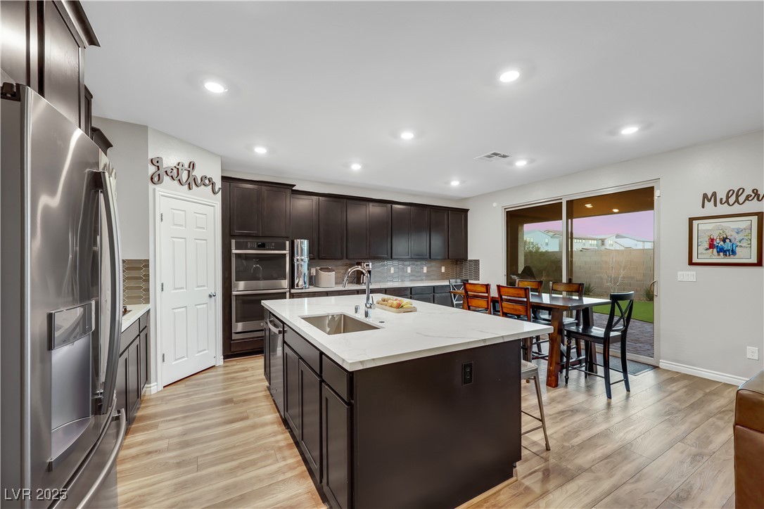 Las Vegas, Nevada 89166, United States, 4 Bedrooms Bedrooms, ,4 BathroomsBathrooms,Residential,Pending,81467