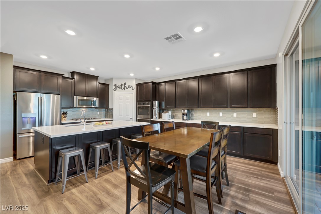 Las Vegas, Nevada 89166, United States, 4 Bedrooms Bedrooms, ,4 BathroomsBathrooms,Residential,Pending,81467