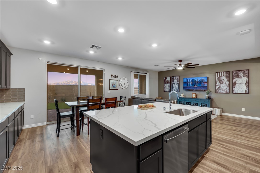 Las Vegas, Nevada 89166, United States, 4 Bedrooms Bedrooms, ,4 BathroomsBathrooms,Residential,Pending,81467