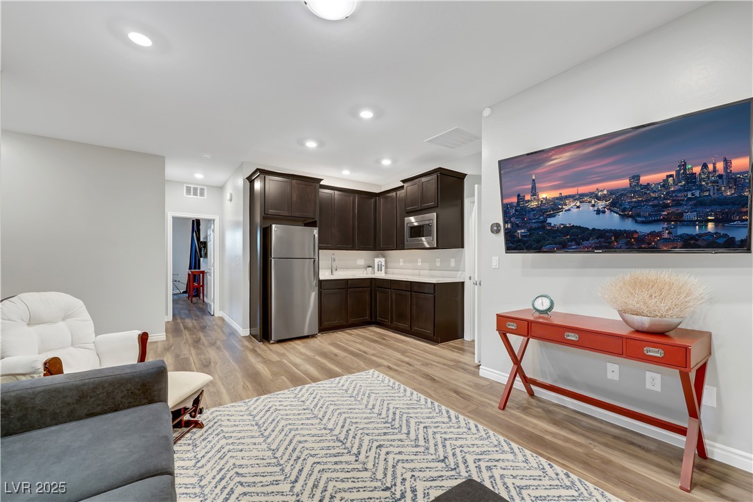 Las Vegas, Nevada 89166, United States, 4 Bedrooms Bedrooms, ,4 BathroomsBathrooms,Residential,Pending,81467