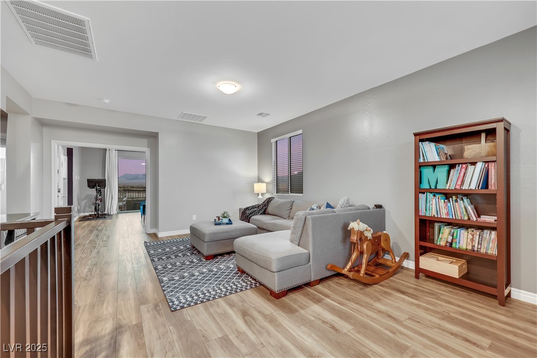 Las Vegas, Nevada 89166, United States, 4 Bedrooms Bedrooms, ,4 BathroomsBathrooms,Residential,Pending,81467