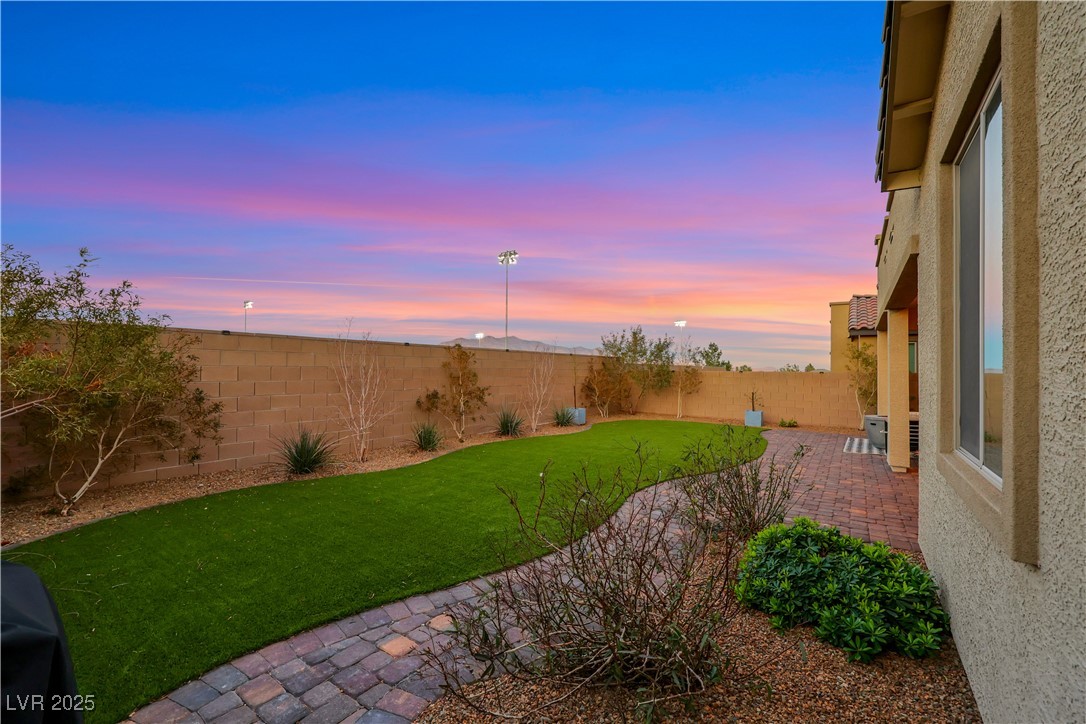 Las Vegas, Nevada 89166, United States, 4 Bedrooms Bedrooms, ,4 BathroomsBathrooms,Residential,Pending,81467