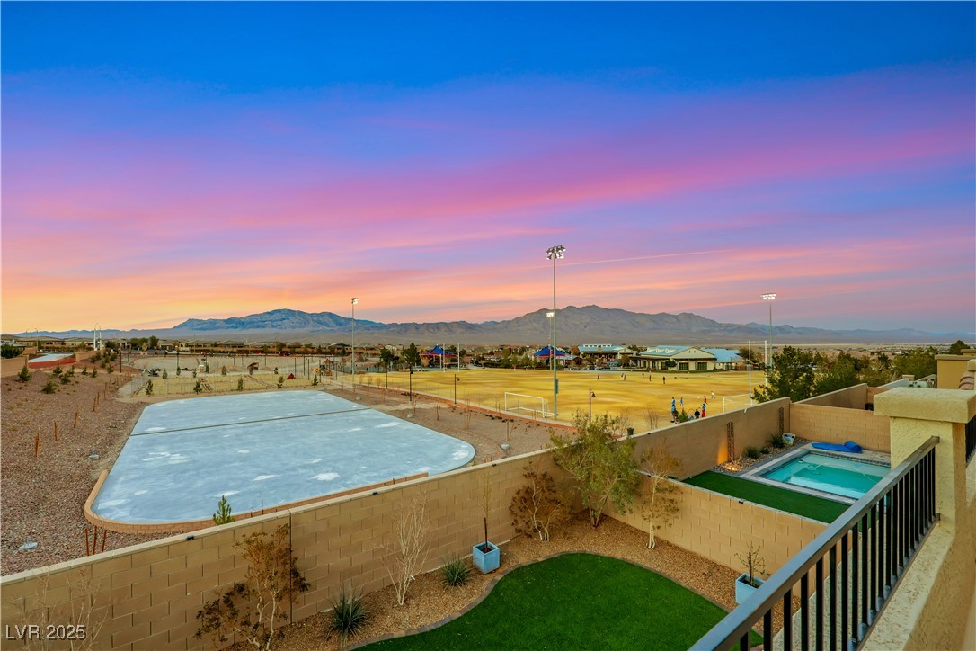 Las Vegas, Nevada 89166, United States, 4 Bedrooms Bedrooms, ,4 BathroomsBathrooms,Residential,Pending,81467