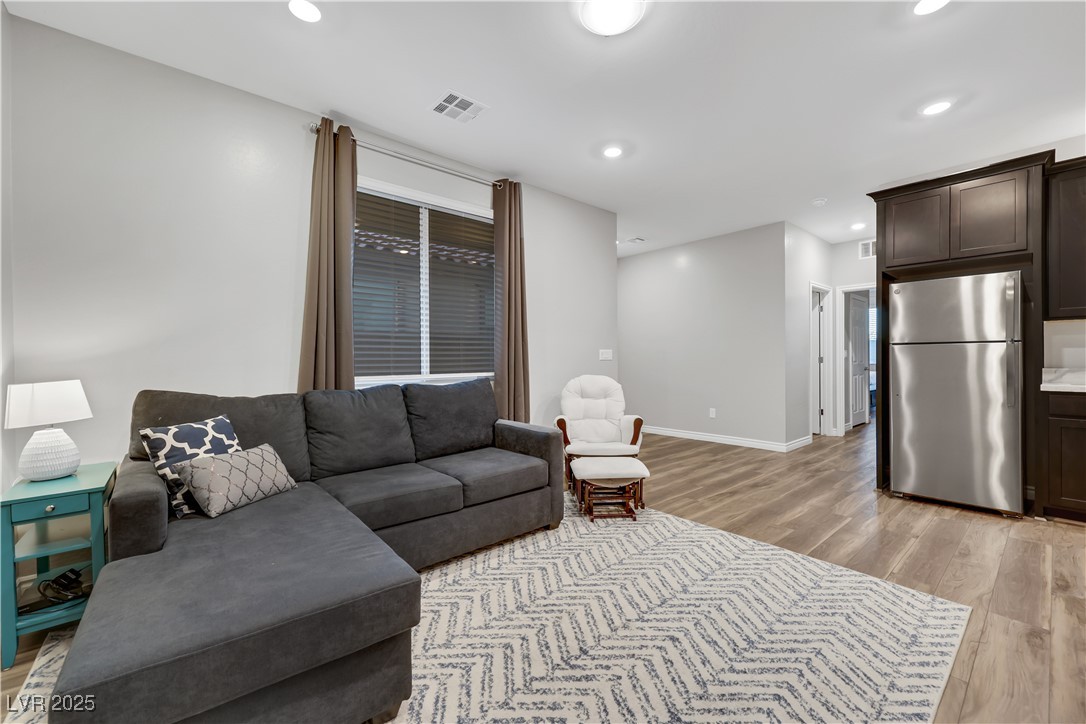 Las Vegas, Nevada 89166, United States, 4 Bedrooms Bedrooms, ,4 BathroomsBathrooms,Residential,Pending,81467