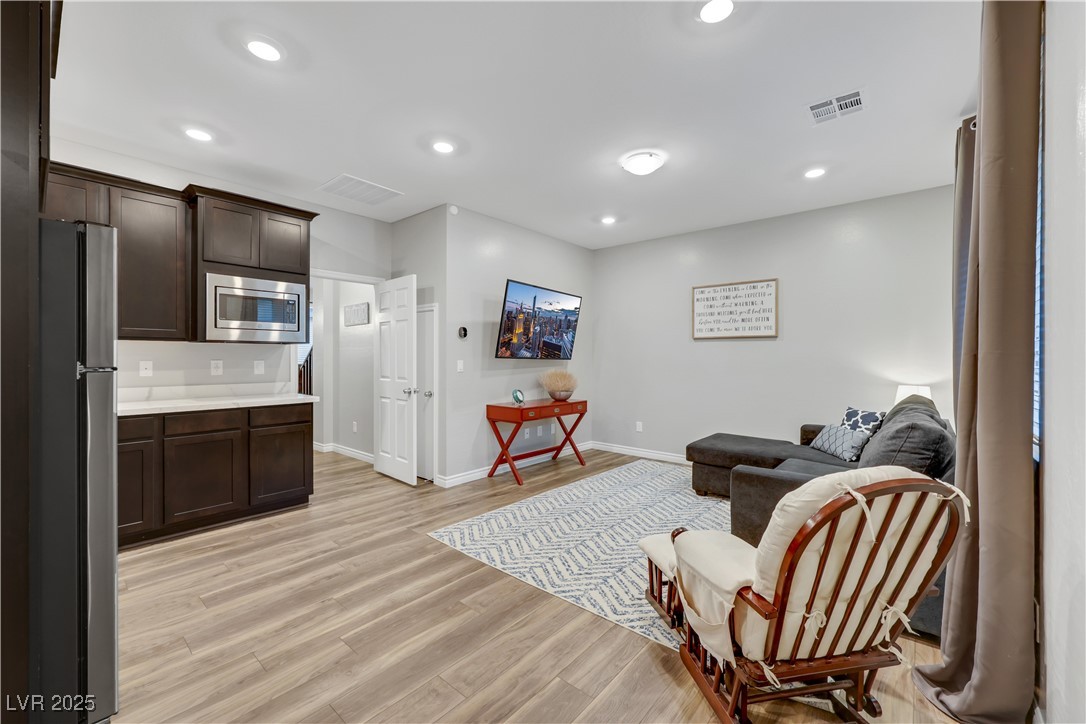 Las Vegas, Nevada 89166, United States, 4 Bedrooms Bedrooms, ,4 BathroomsBathrooms,Residential,Pending,81467