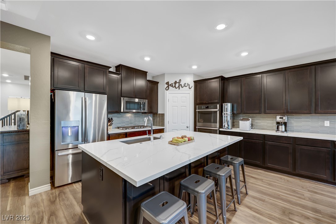 Las Vegas, Nevada 89166, United States, 4 Bedrooms Bedrooms, ,4 BathroomsBathrooms,Residential,Pending,81467