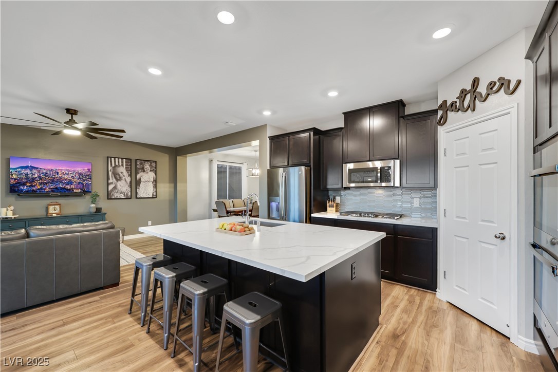 Las Vegas, Nevada 89166, United States, 4 Bedrooms Bedrooms, ,4 BathroomsBathrooms,Residential,Pending,81467