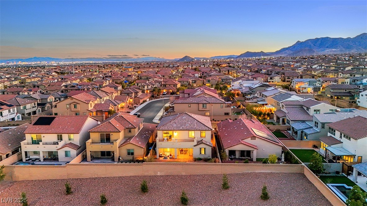 Las Vegas, Nevada 89166, United States, 4 Bedrooms Bedrooms, ,4 BathroomsBathrooms,Residential,Pending,81467