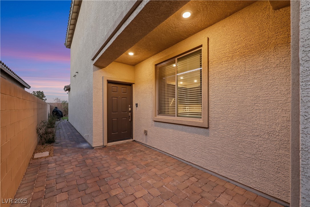 Las Vegas, Nevada 89166, United States, 4 Bedrooms Bedrooms, ,4 BathroomsBathrooms,Residential,Pending,81467