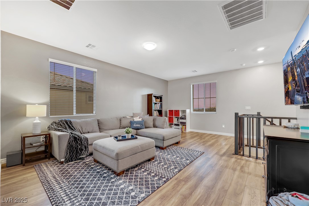 Las Vegas, Nevada 89166, United States, 4 Bedrooms Bedrooms, ,4 BathroomsBathrooms,Residential,Pending,81467