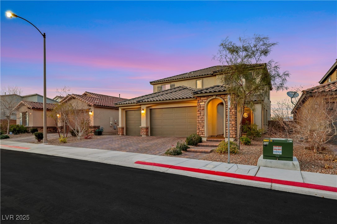 Las Vegas, Nevada 89166, United States, 4 Bedrooms Bedrooms, ,4 BathroomsBathrooms,Residential,Pending,81467