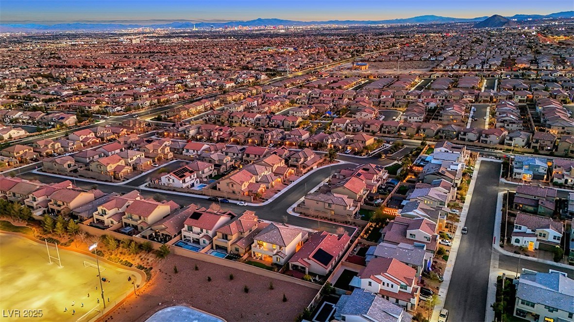 Las Vegas, Nevada 89166, United States, 4 Bedrooms Bedrooms, ,4 BathroomsBathrooms,Residential,Pending,81467