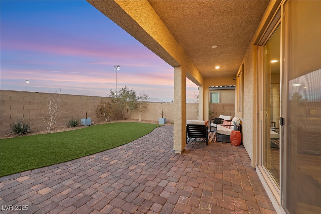 Las Vegas, Nevada 89166, United States, 4 Bedrooms Bedrooms, ,4 BathroomsBathrooms,Residential,Pending,81467