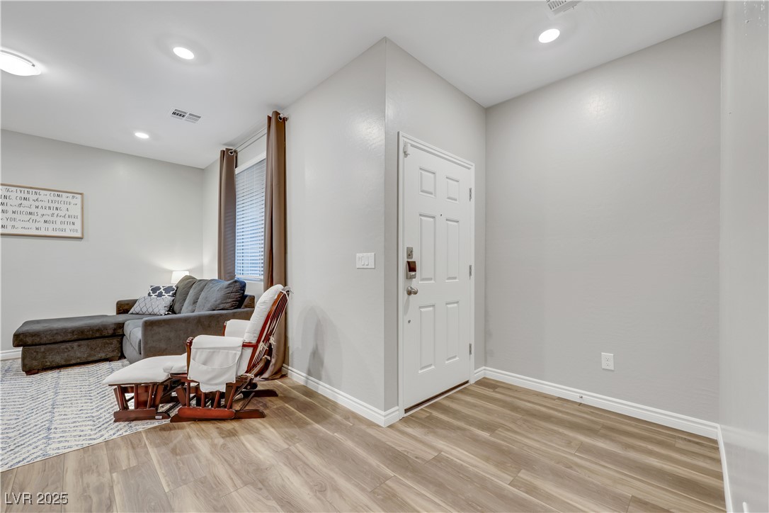 Las Vegas, Nevada 89166, United States, 4 Bedrooms Bedrooms, ,4 BathroomsBathrooms,Residential,Pending,81467