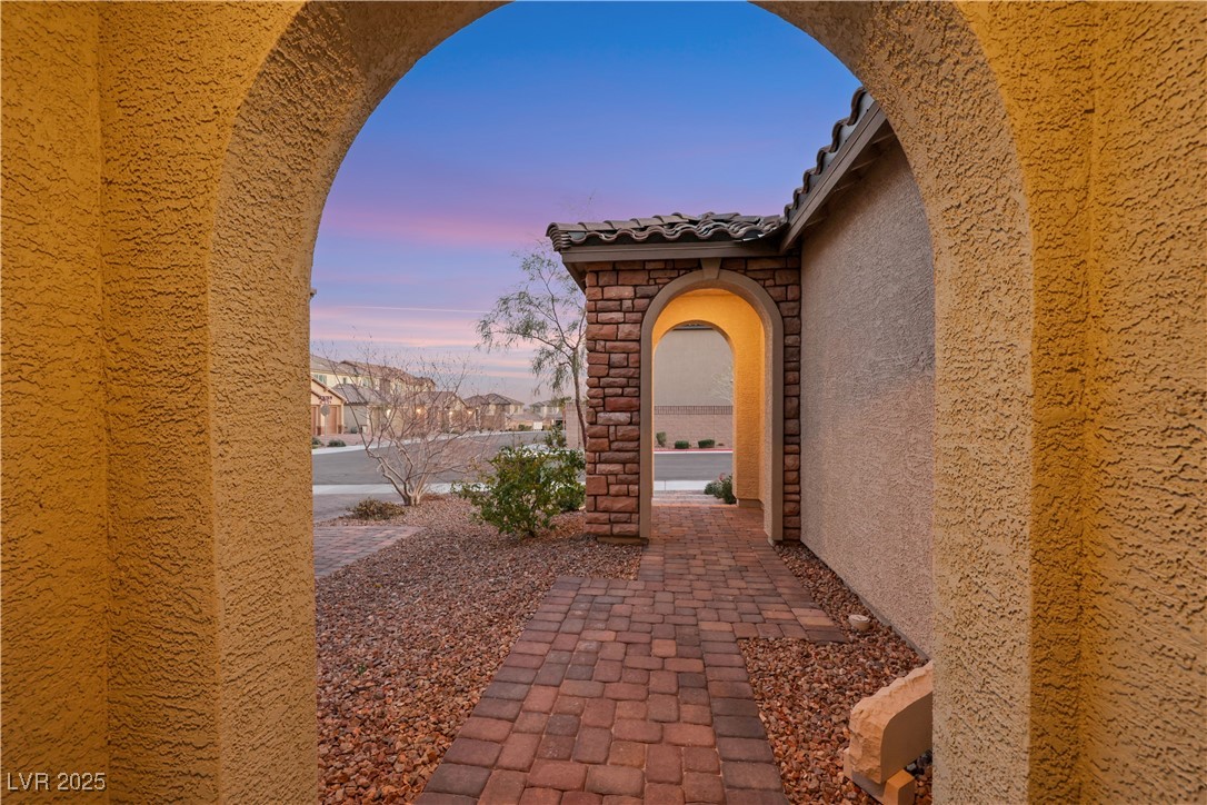 Las Vegas, Nevada 89166, United States, 4 Bedrooms Bedrooms, ,4 BathroomsBathrooms,Residential,Pending,81467