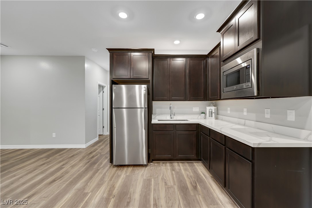 Las Vegas, Nevada 89166, United States, 4 Bedrooms Bedrooms, ,4 BathroomsBathrooms,Residential,Pending,81467