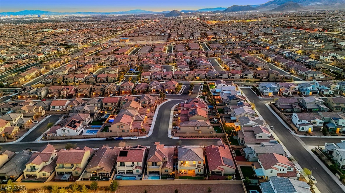 Las Vegas, Nevada 89166, United States, 4 Bedrooms Bedrooms, ,4 BathroomsBathrooms,Residential,Pending,81467