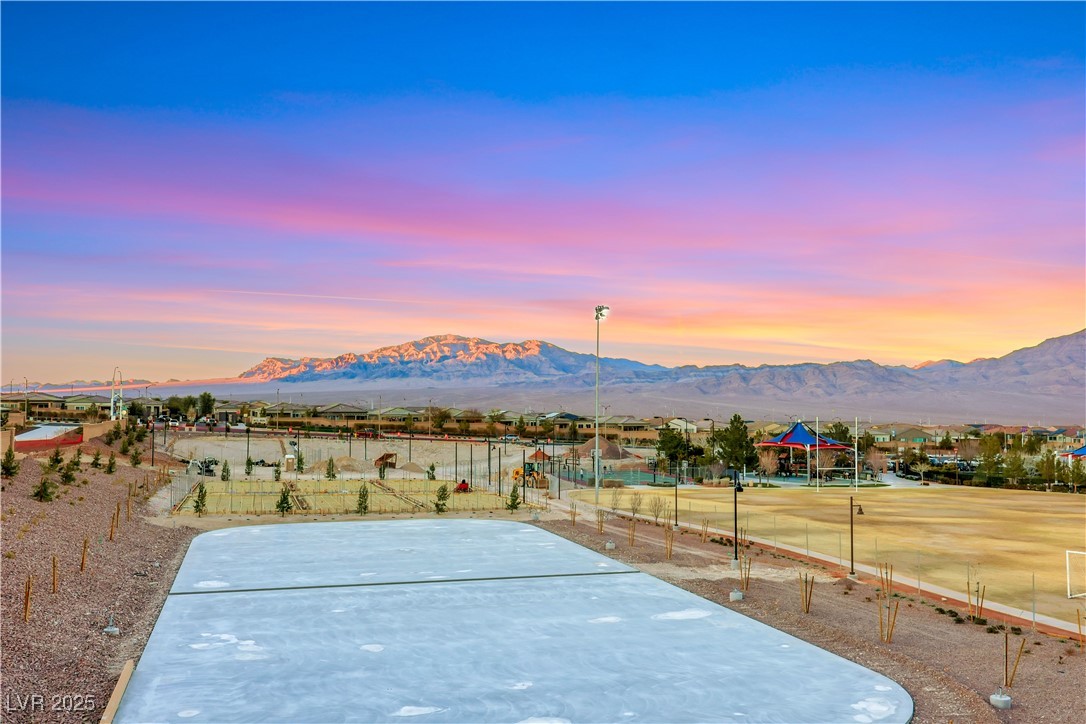 Las Vegas, Nevada 89166, United States, 4 Bedrooms Bedrooms, ,4 BathroomsBathrooms,Residential,Pending,81467