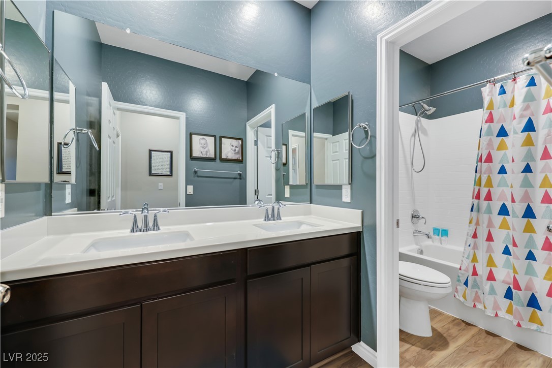 Las Vegas, Nevada 89166, United States, 4 Bedrooms Bedrooms, ,4 BathroomsBathrooms,Residential,Pending,81467