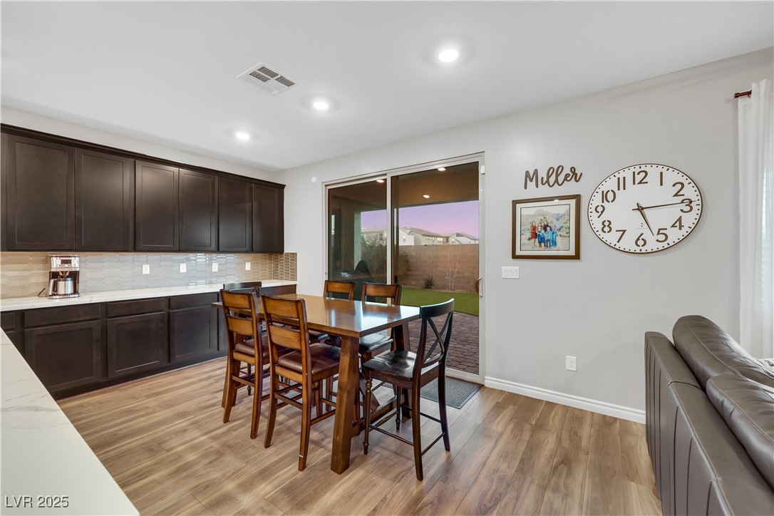 Las Vegas, Nevada 89166, United States, 4 Bedrooms Bedrooms, ,4 BathroomsBathrooms,Residential,Pending,81467