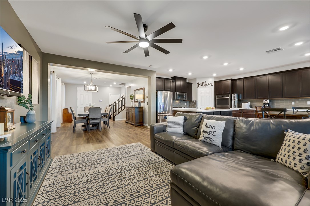 Las Vegas, Nevada 89166, United States, 4 Bedrooms Bedrooms, ,4 BathroomsBathrooms,Residential,Pending,81467