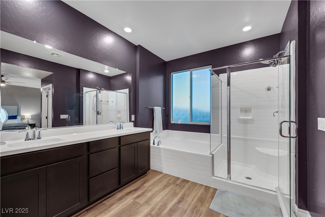 Las Vegas, Nevada 89166, United States, 4 Bedrooms Bedrooms, ,4 BathroomsBathrooms,Residential,Pending,81467