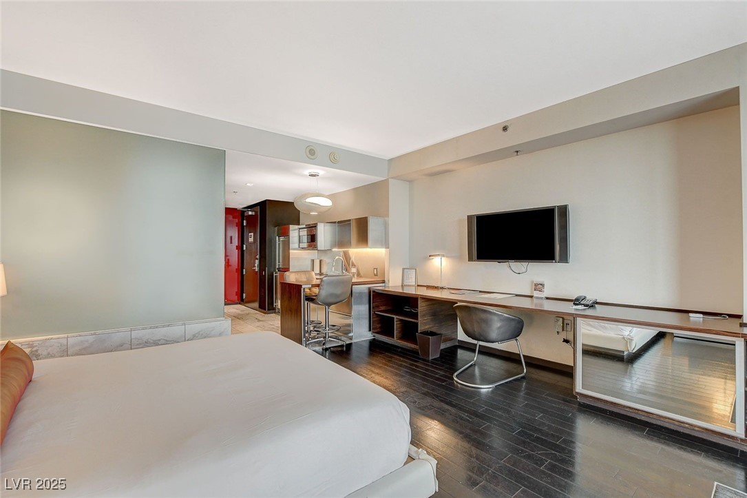 4381 W Flamingo Road 2204