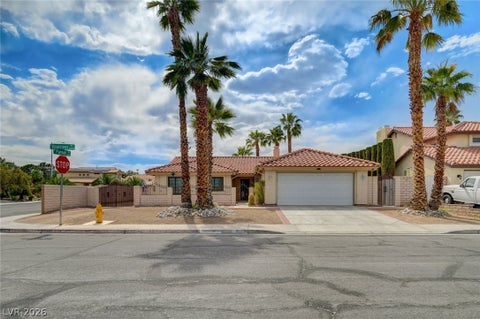 Homes For Sale - 4865 Illustrious Street<br/> Las Vegas, NV 89147