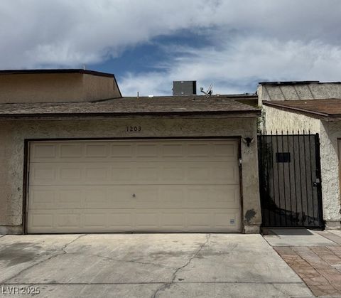 Townhouse For Rent - 1203 Mews Lane<br/> Clark County, Las Vegas, NV 89101