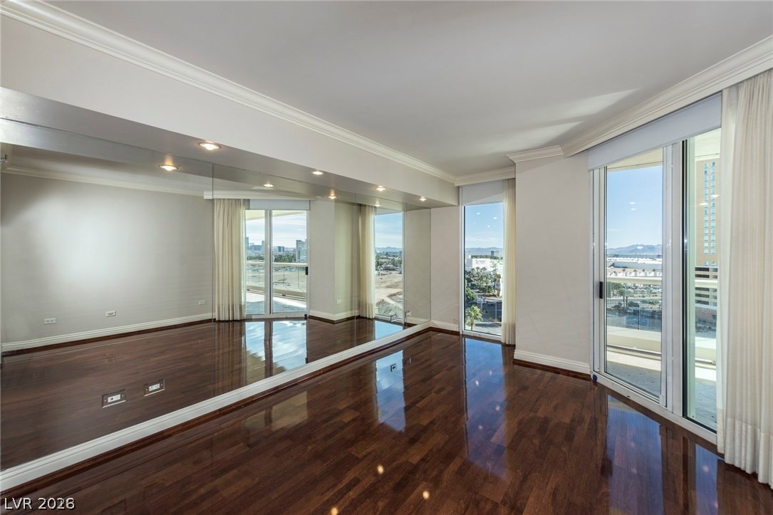 2877 Paradise Road 805