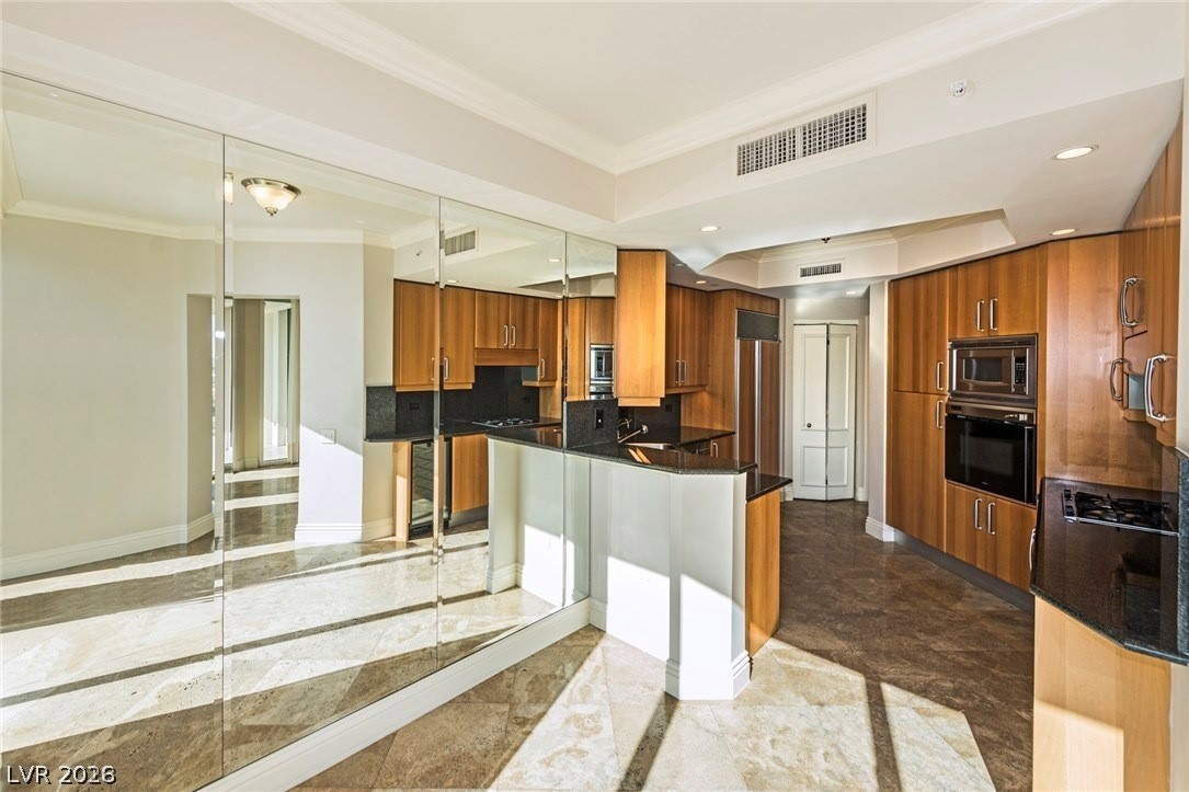 2877 Paradise Road 805