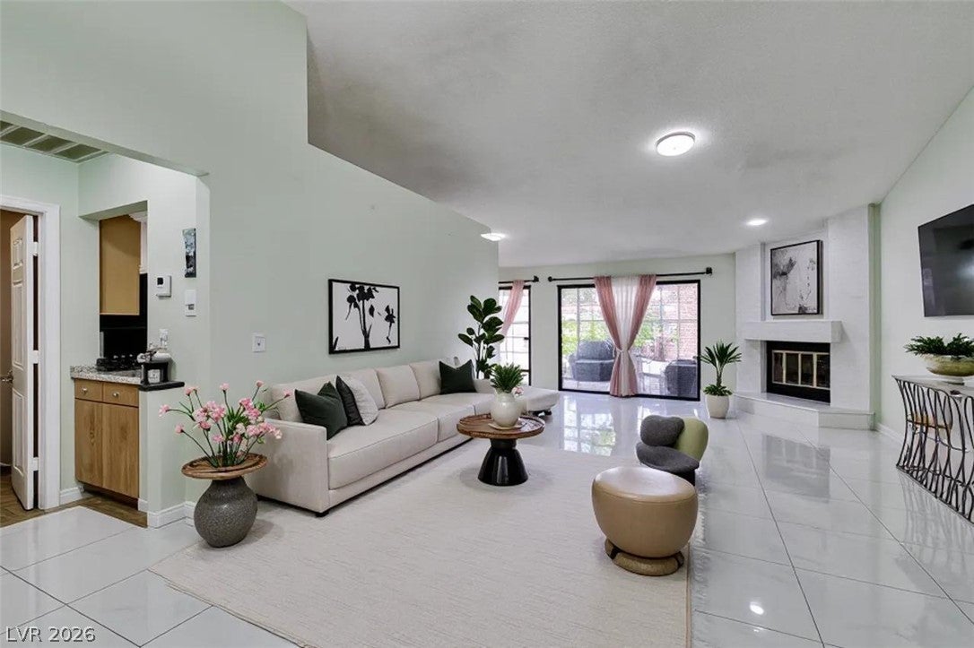 3222 E Oquendo Road
