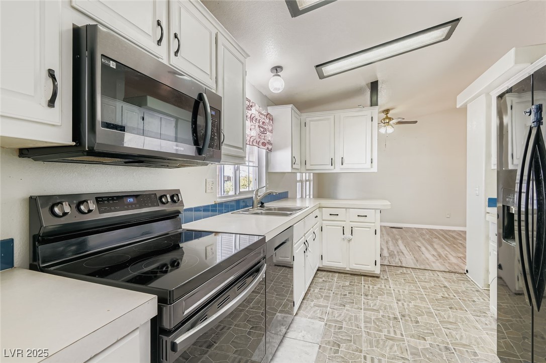 Las Vegas, Nevada 89122, United States, 3 Bedrooms Bedrooms, ,2 BathroomsBathrooms,Residential,Pending,188974