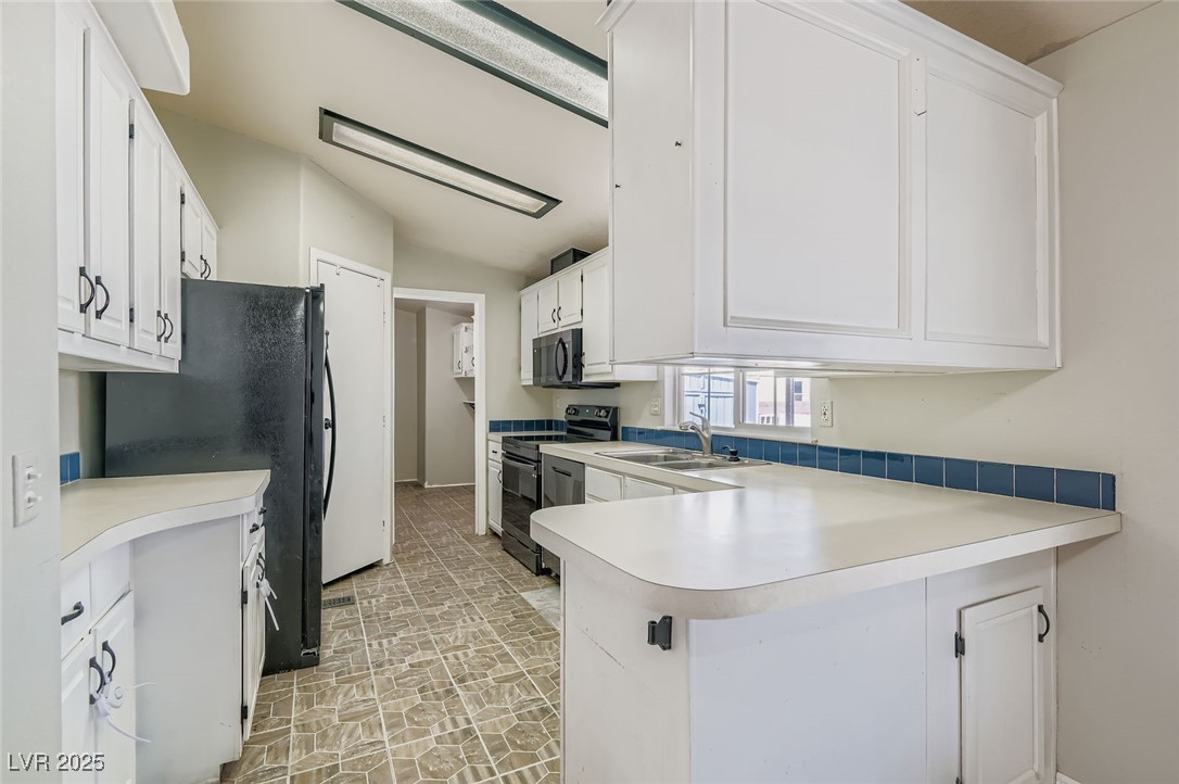 Las Vegas, Nevada 89122, United States, 3 Bedrooms Bedrooms, ,2 BathroomsBathrooms,Residential,Pending,188974