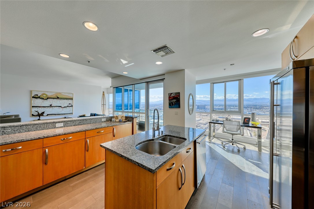 4525 Dean Martin Drive 2806