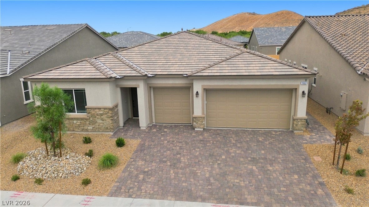 7662 Desert Bleu Court