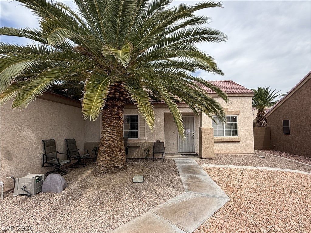 2610 Moon Wave Avenue