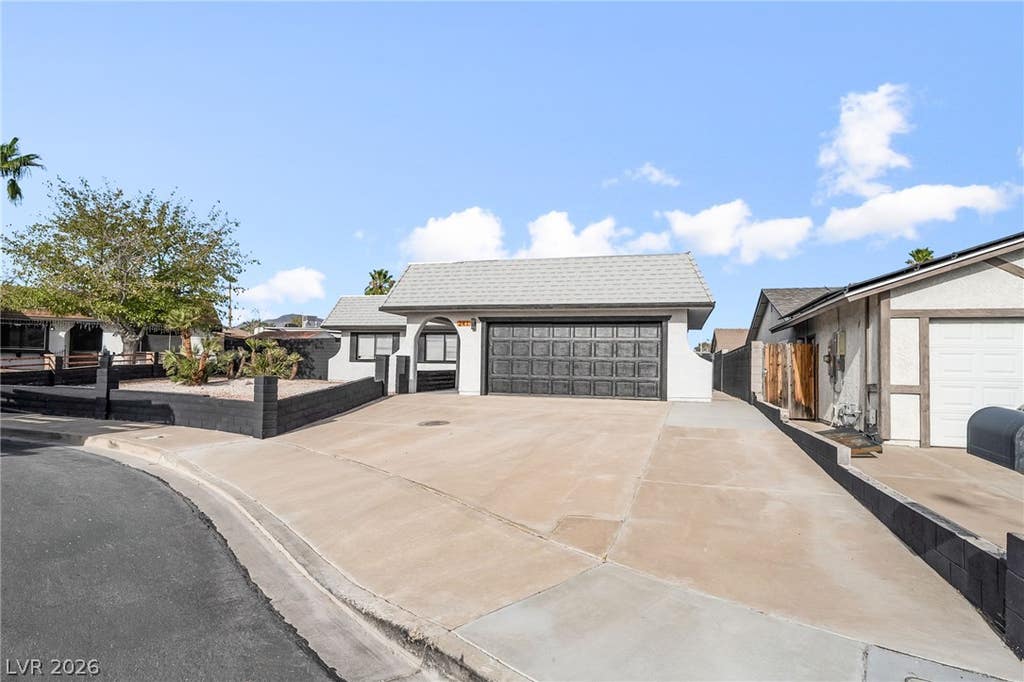 Photo of 241 Princess Ann Court, Henderson, NV 89015 (MLS # 2810557)