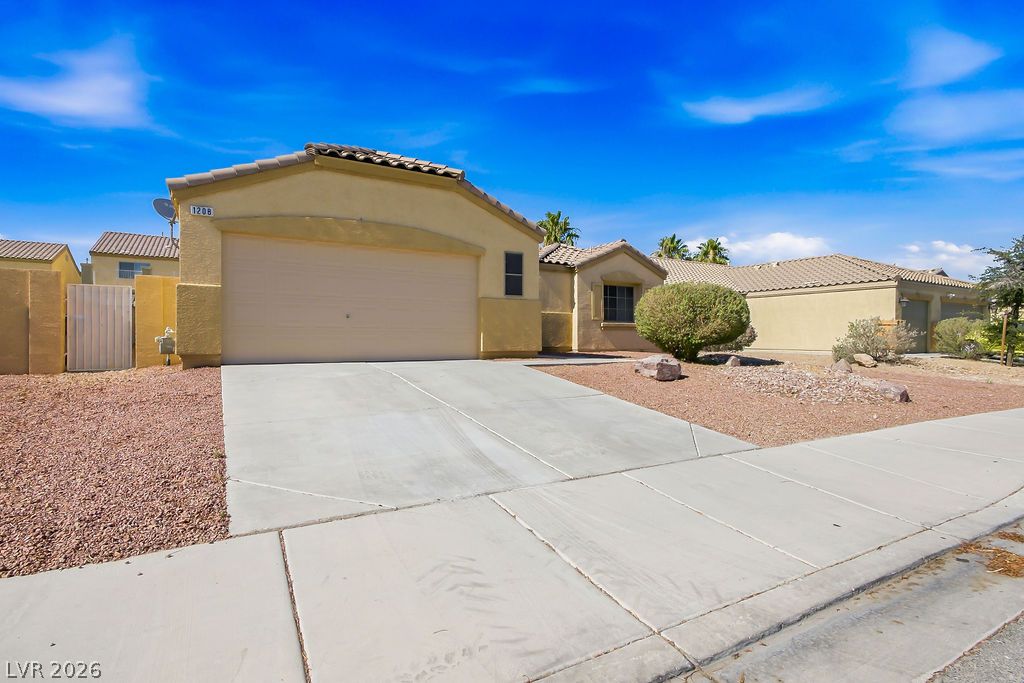 1208 E El Campo Grande Avenue