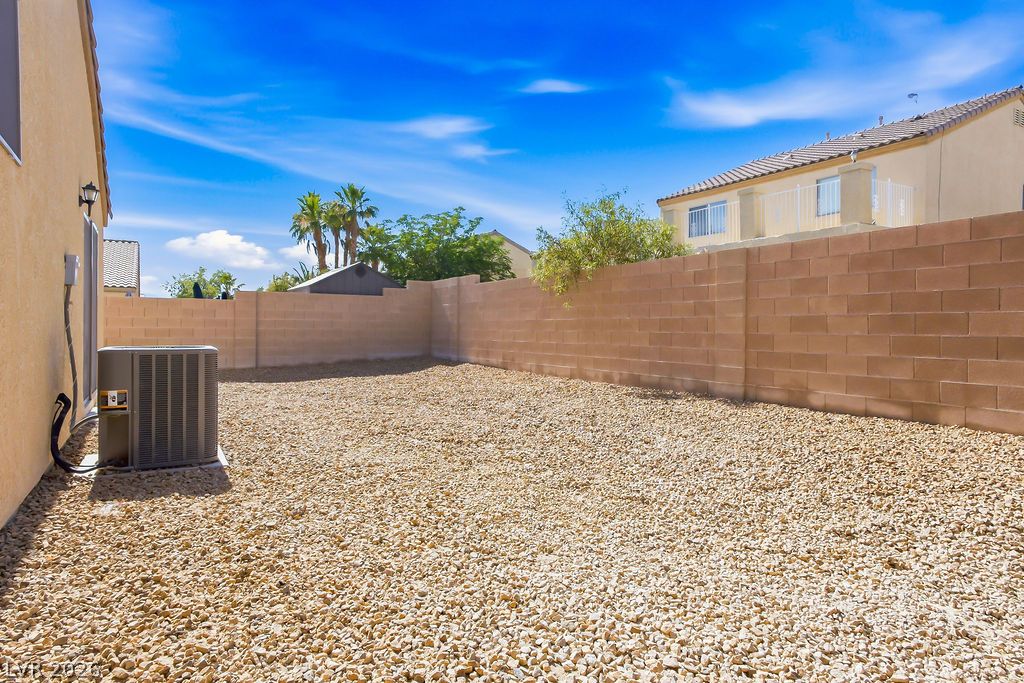 1208 E El Campo Grande Avenue