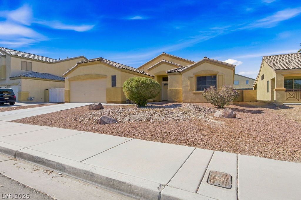 1208 E El Campo Grande Avenue