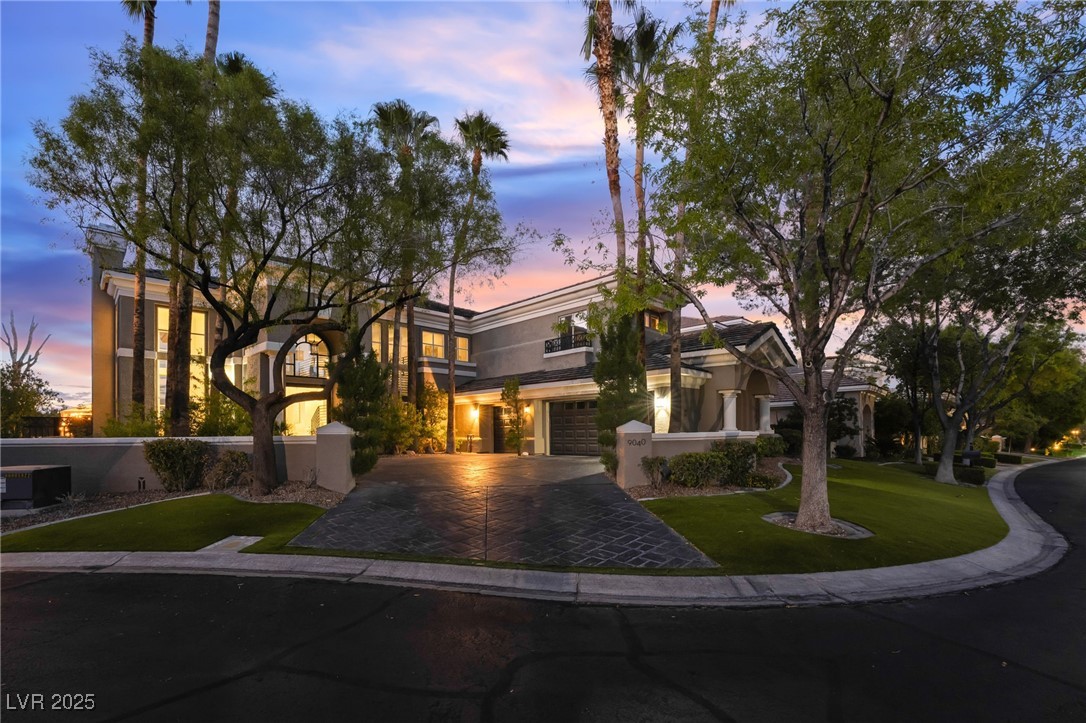 9040 Thornbury Lane