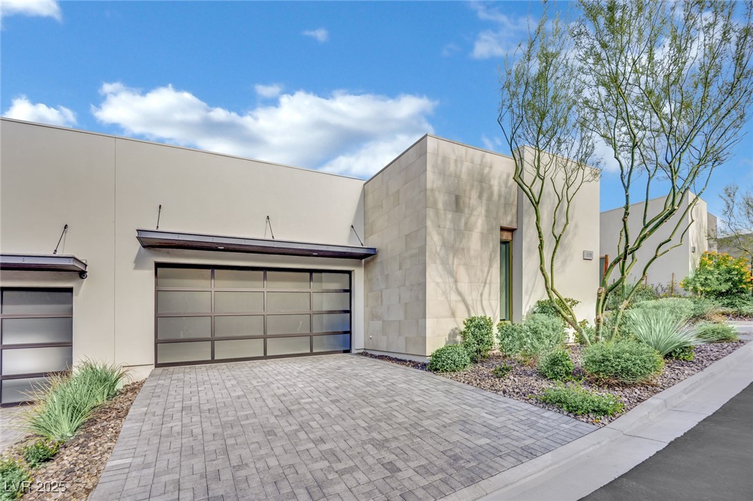 658 Falcon Summit Court