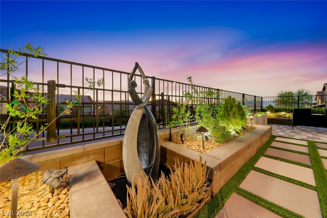 333 Crimson Edge Street