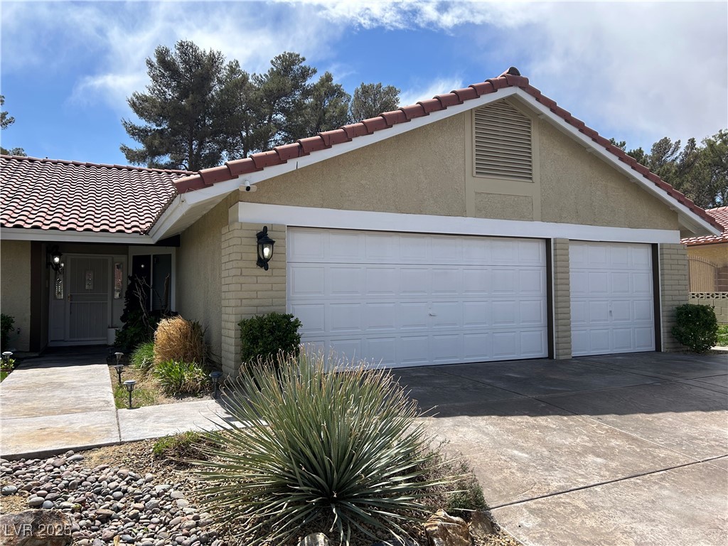 8641 Surtidor Drive, Las Vegas, Nevada image 6
