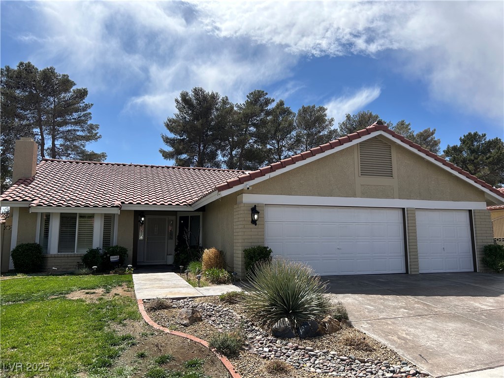 8641 Surtidor Drive, Las Vegas, Nevada image 2