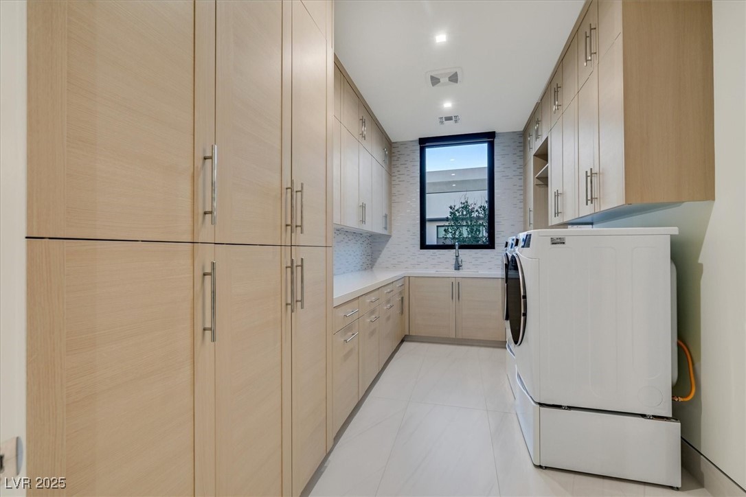 Las Vegas, Nevada 89135, United States, 4 Bedrooms Bedrooms, ,4 BathroomsBathrooms,Residential,Active,162361