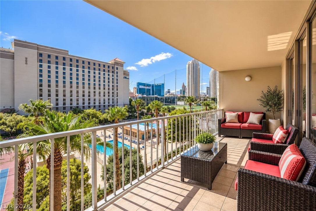 205 E Harmon Avenue 807
